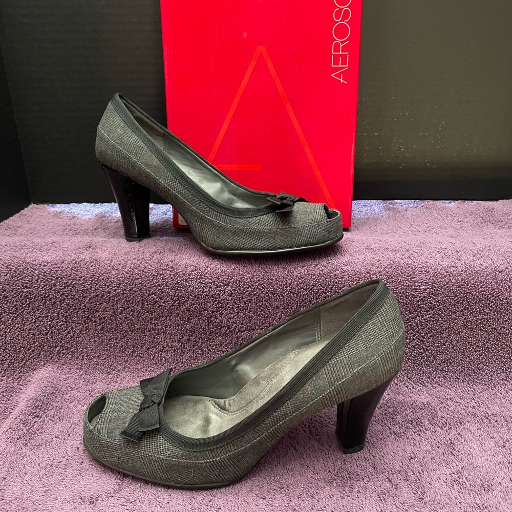 Aerosoles Grey/Black Peep Toe Professional Heel